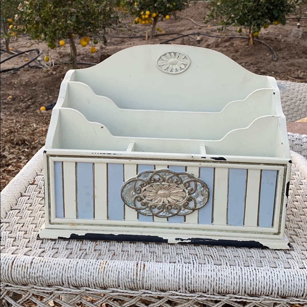 Desk organizer